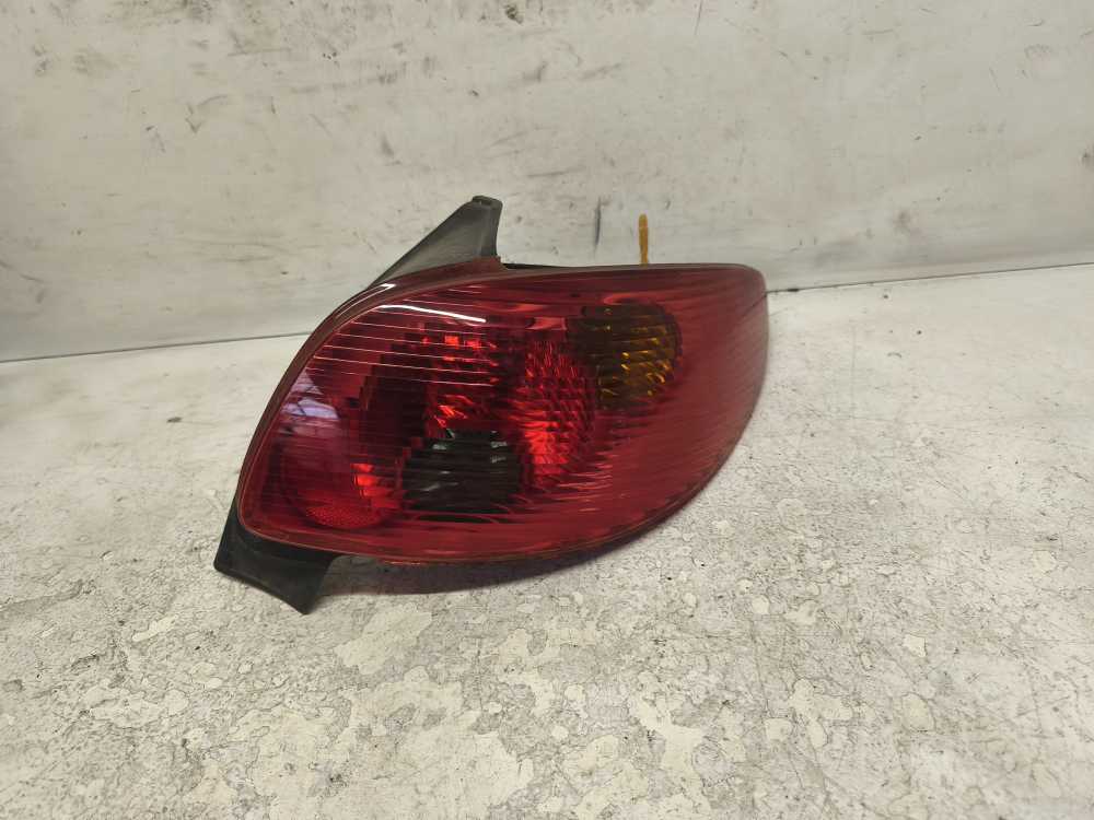 FEU ARRIERE DROIT PEUGEOT - Vue 1